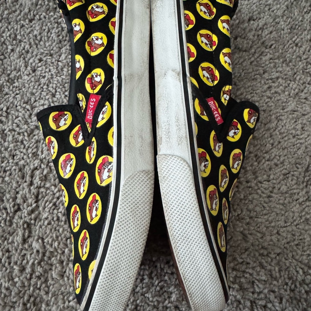 EUC Buc-ee’s Slip-On Shoes M7/W9 - Picture 6 of 7